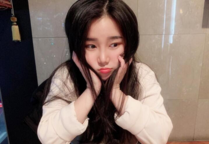 可爱脸蛋微 胖女孩 D 奶丰 臀 被花 臂纹 身男友暴 力输出 超带感后 入 屁 股都打红了