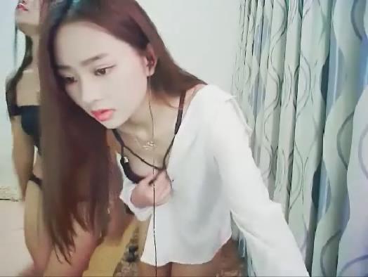 紫萱彤儿双女露脸精品大秀,我的女神彤儿又让紫萱抠坏了呻吟浪叫